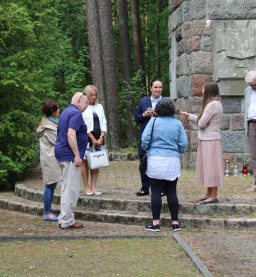 Wizyta w Piaśnicy muzealników z United States Holocaust Memorial Museum z Waszyngtonu