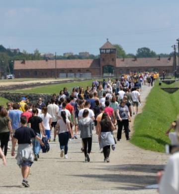 Over 2 million visitors at the Auschwitz Memorial in 2016