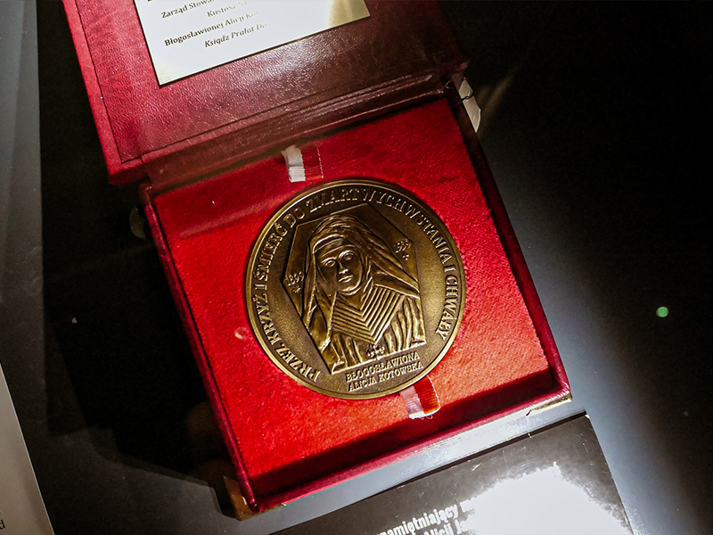 eksponat upamiętniający błogosławioną Alicję Kotowską