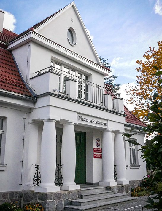 wejście do Muzeum Piaśnickiego w Wejherowie