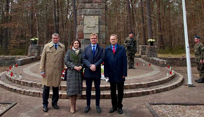 Uroczystość przed Pomnikiem Ofiar Piaśnicy