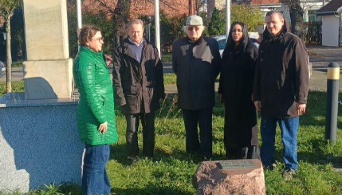 employees pay tribute at the monument commemorating the 100th anniversary of regaining independence