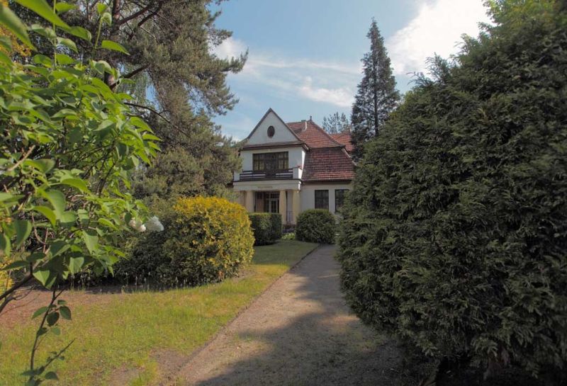 willa Panków przed remontem widok z oddali