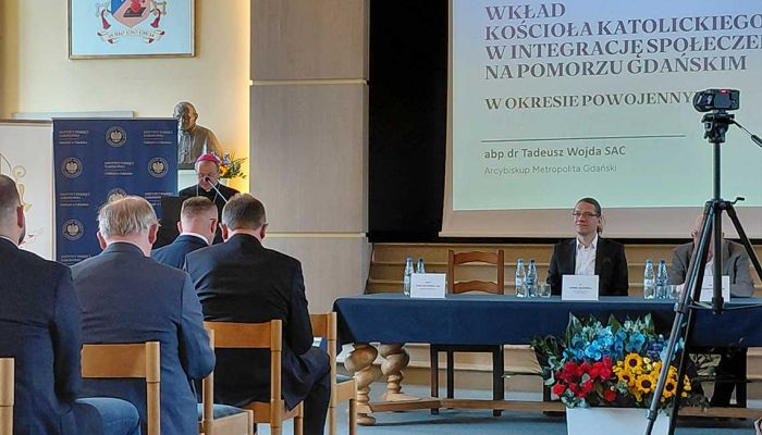 konferencja wokół stulecia Biskupstwa Gdańskiego