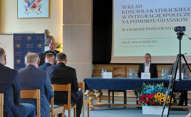 konferencja wokół stulecia Biskupstwa Gdańskiego