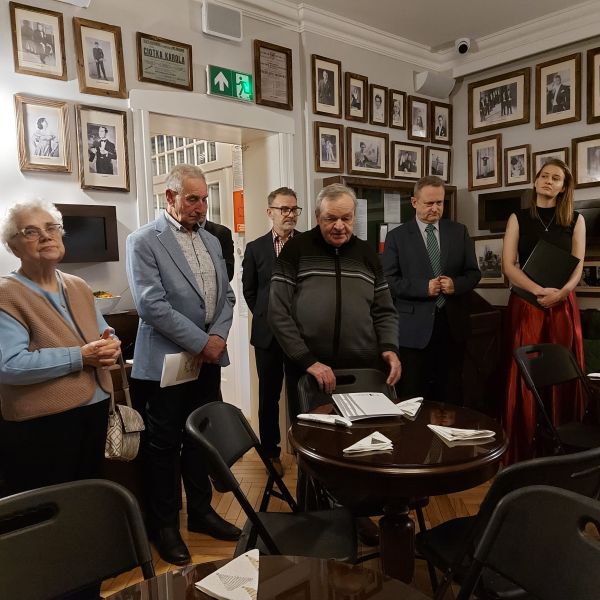 Monsignore Daniel Nowak überbringt seine Glückwünsche