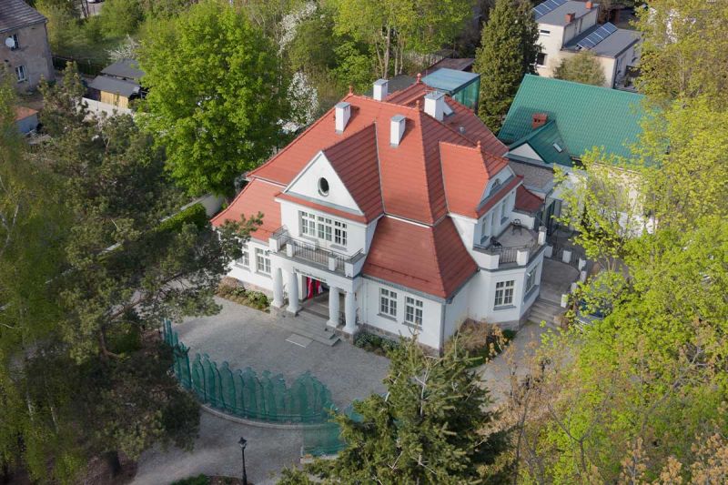 willa Panków przed remontem widok z oddali